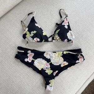 Never worn RVCA x Camille Rowe bikini size Medium